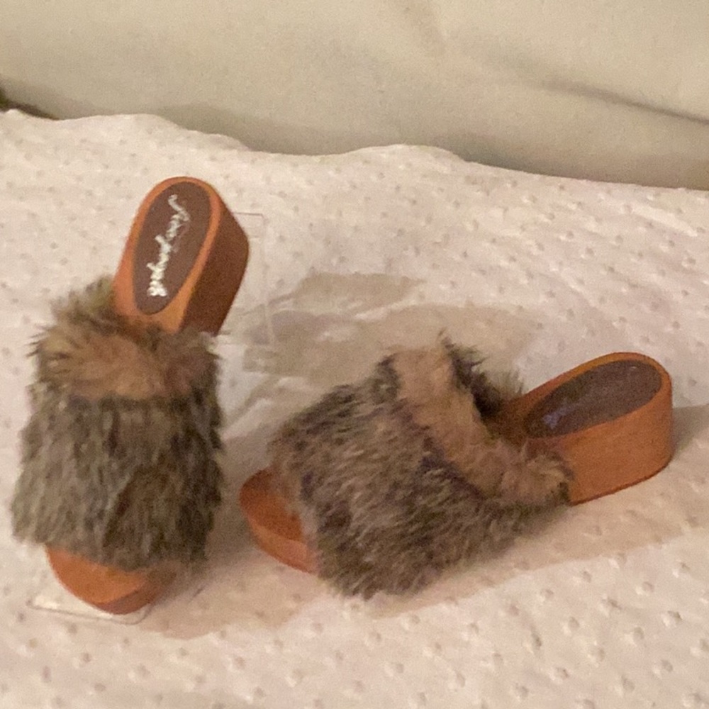 COPY - N N B FREE people, brown blond faux fur platforms block heel wooden sand…